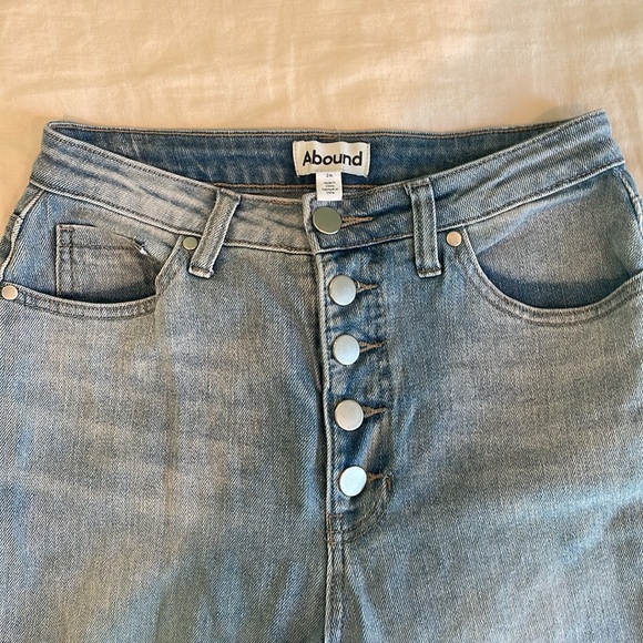 ABOUND Distressed Jeans - Picture 5 of 9